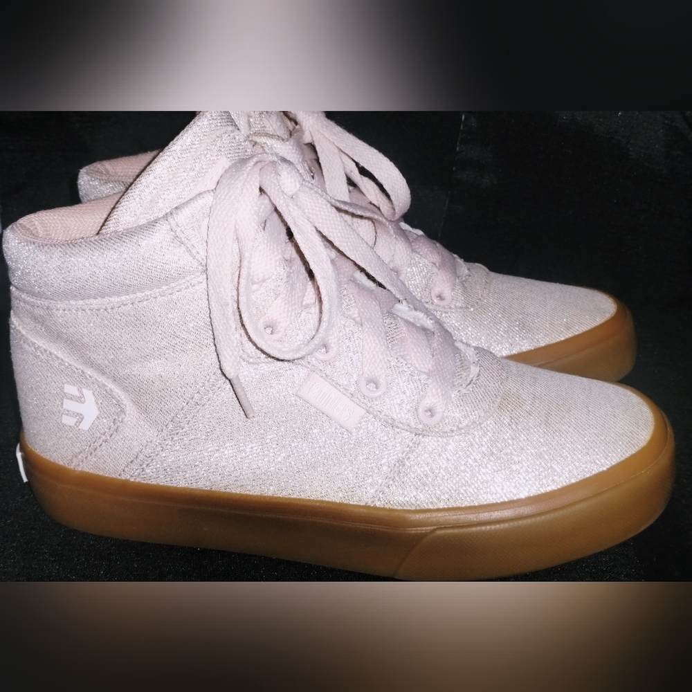 Etnies Girls Canvas Hi-Top Blush Pink w/Sparkle & Gum Sole Sk8 Shoes Size 2 EUC
